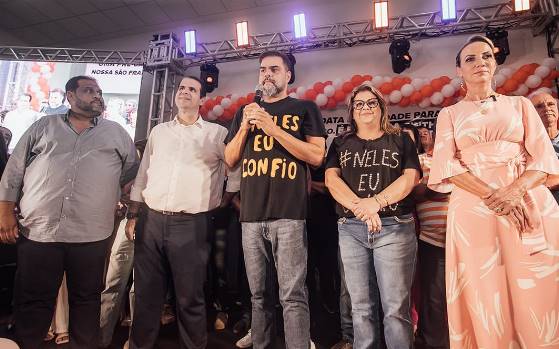 Lançamento das pré-candidaturas de Yara Cinthia a prefeita e Renato Roxinho a vice-prefeito em São Francisco de Itabapoana, com grande participação popular e apoio de autoridades.